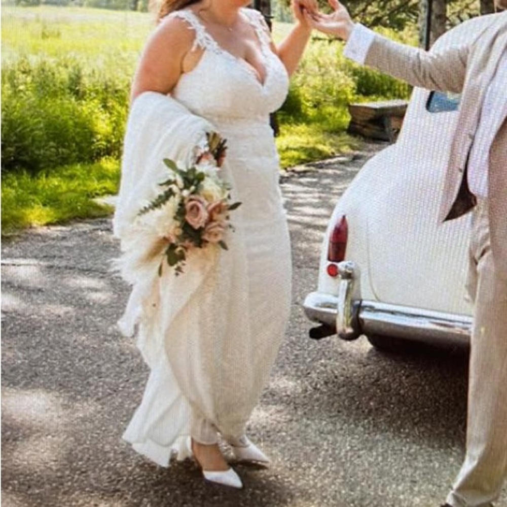 Wedding dress,worn once, bought in Calgary Alberta,